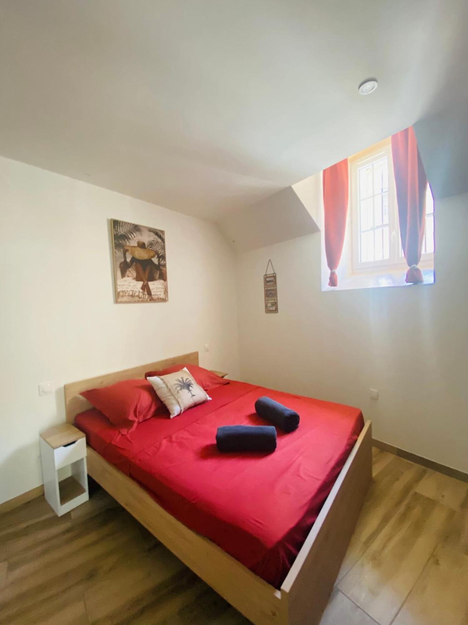 Les Appartements Du Vieux Poussan Exterior foto
