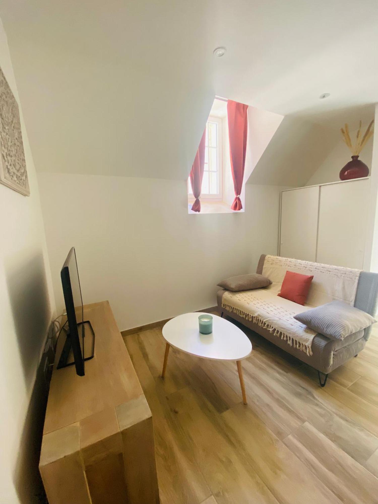 Les Appartements Du Vieux Poussan Exterior foto