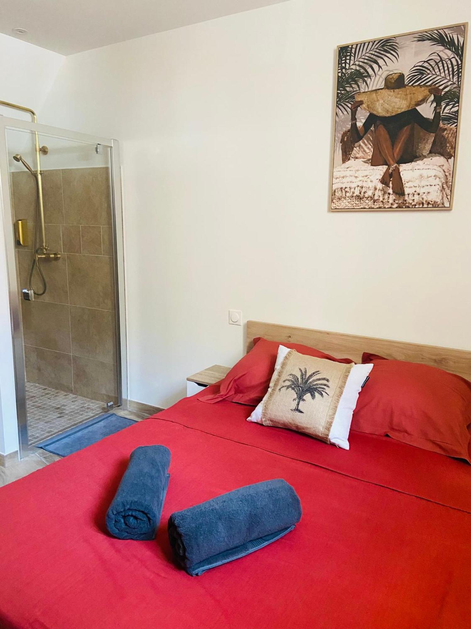 Les Appartements Du Vieux Poussan Exterior foto
