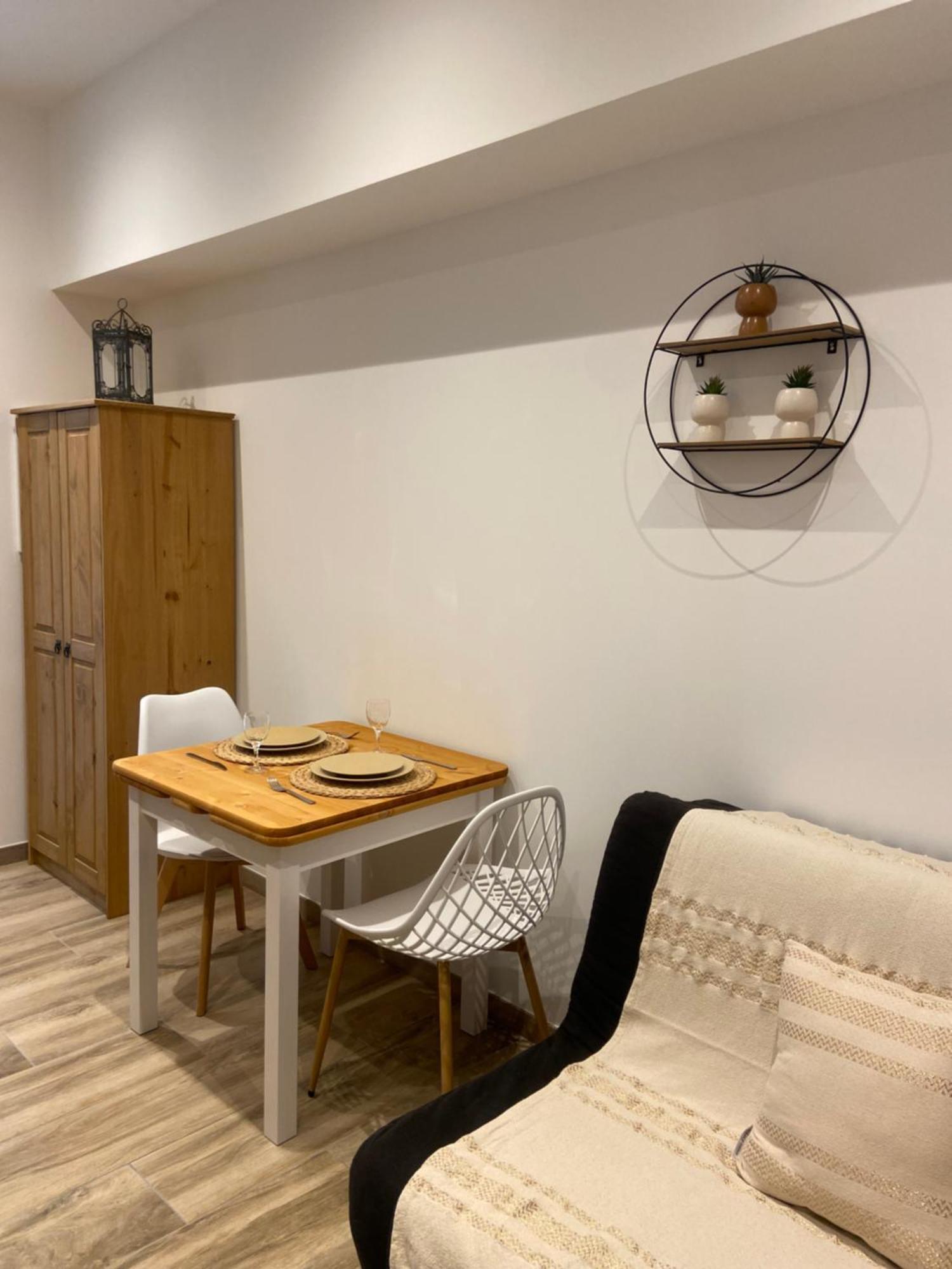 Les Appartements Du Vieux Poussan Exterior foto