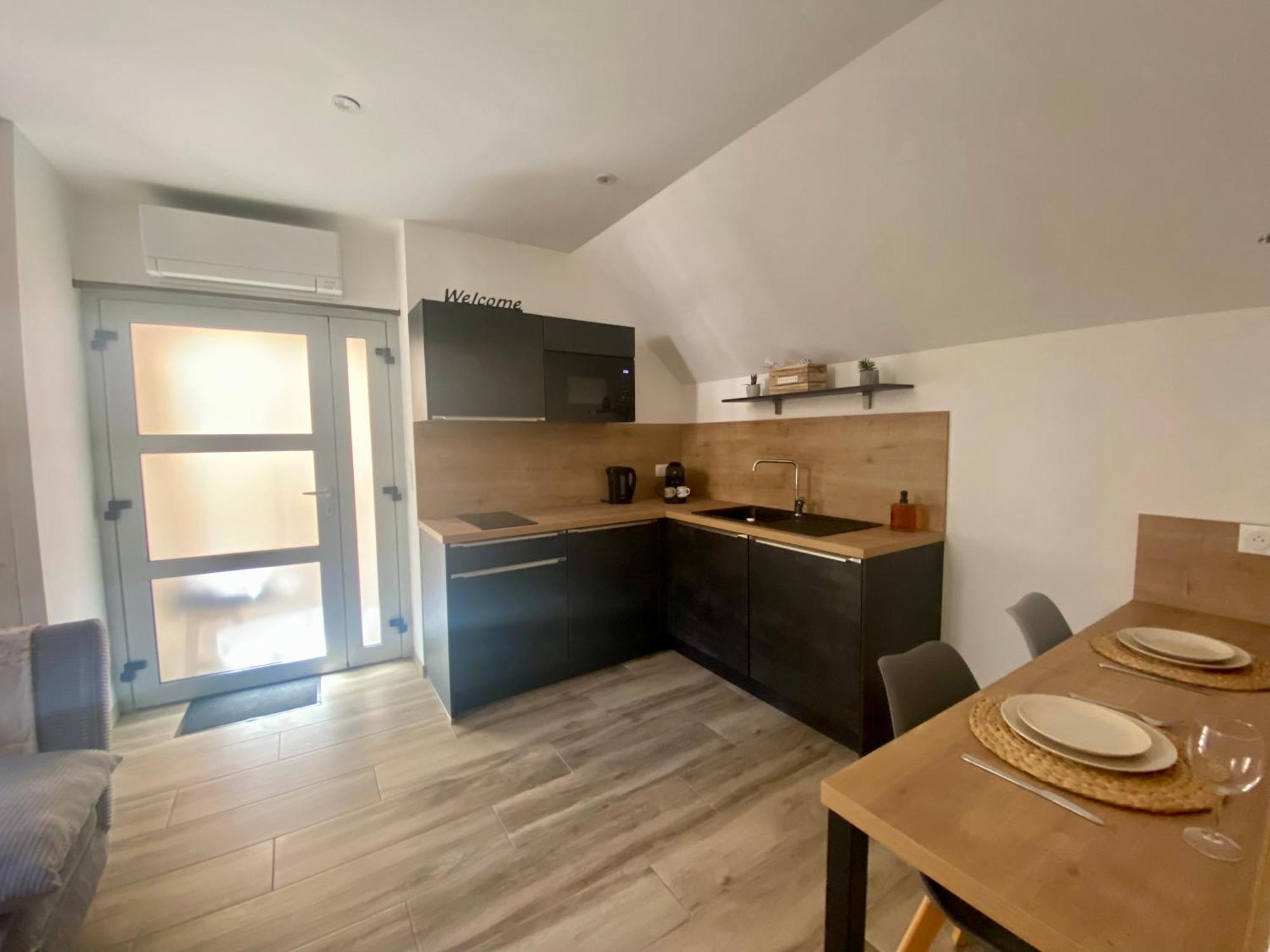 Les Appartements Du Vieux Poussan Exterior foto